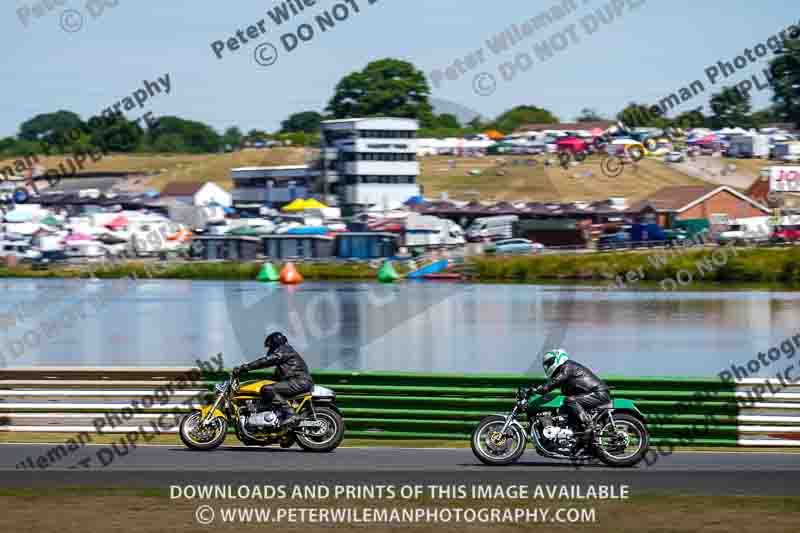 Vintage motorcycle club;eventdigitalimages;mallory park;mallory park trackday photographs;no limits trackdays;peter wileman photography;trackday digital images;trackday photos;vmcc festival 1000 bikes photographs